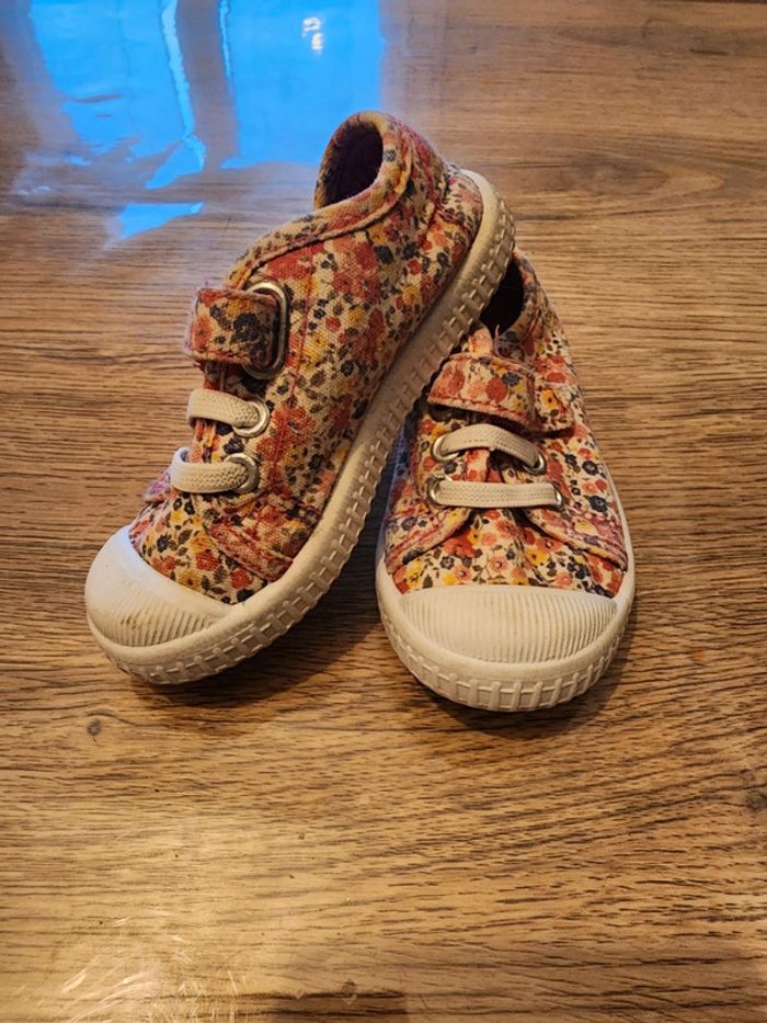 Chaussures en toile pointure 22 - photo numéro 2
