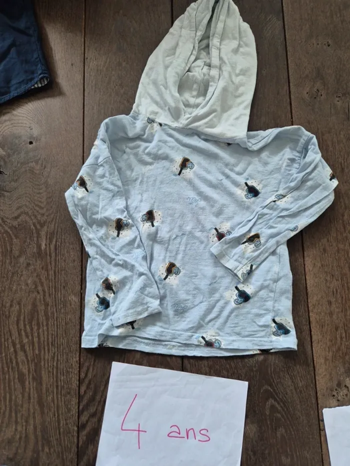 T shirt à capuche kiabi