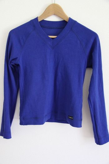 Tee Shirt col V bleu klein neuf très bonne qualité - made in Latvia