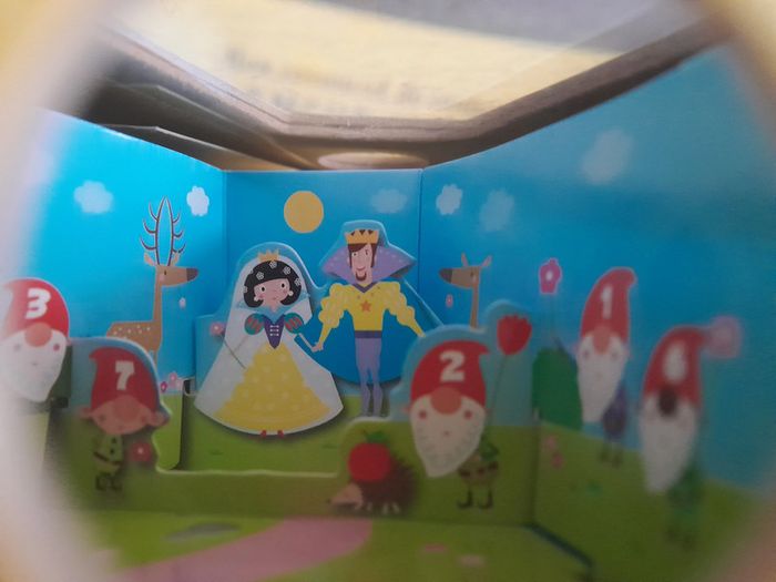 Mon carrousel de contes - Blanche-neige et les 7 nains - photo numéro 5