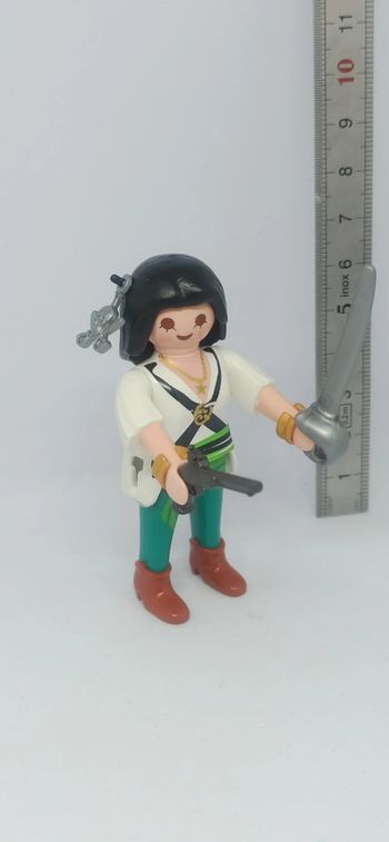 Femme pirate avec pistolet et épée playmobil