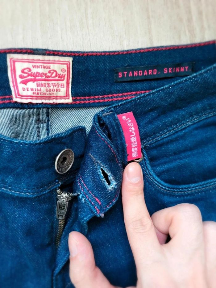 Jean Femme Superdry Vintage Standard Skinny - Bleu Foncé - Détail Rose - Style Casual Authentique - photo numéro 7