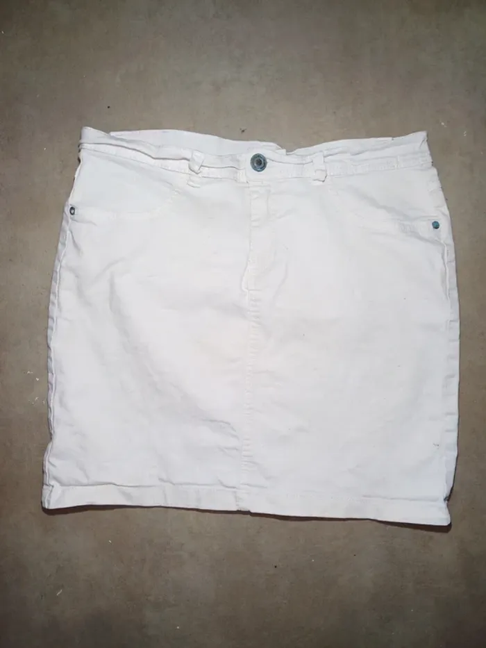 Mini-jupes sans marque