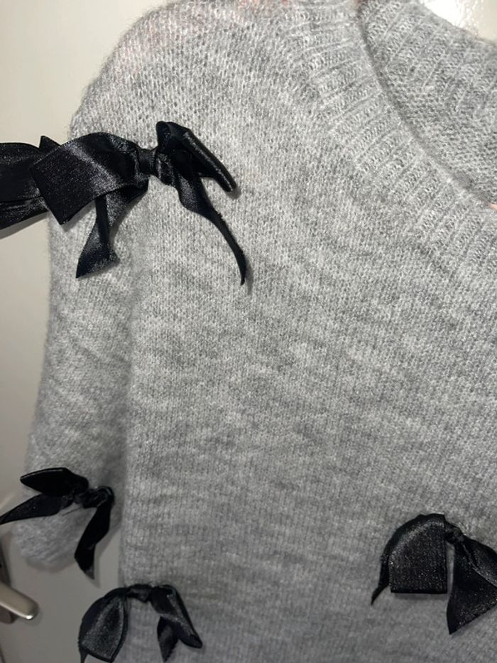 Pull manche courte gris avec nœuds noirs – Taille unique – Neuf jamais porté ! - photo numéro 4