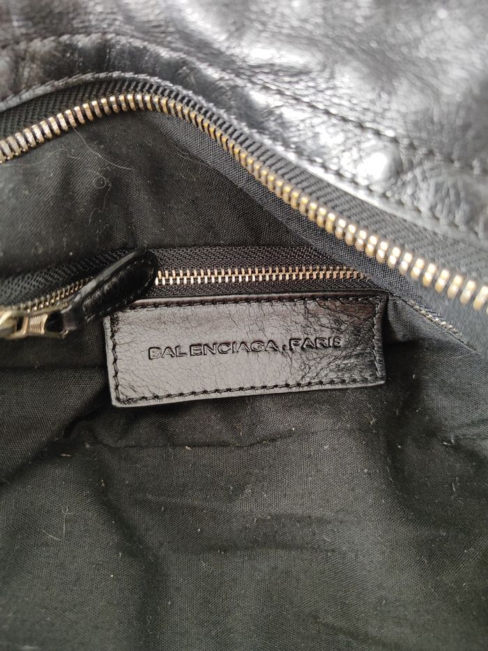 Sac à main Balenciaga modèle City en cuir noir - photo numéro 8