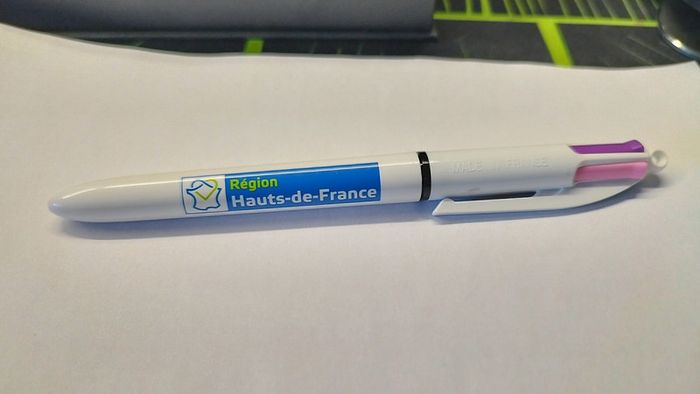 Stylo Bic 4 couleur - photo numéro 3