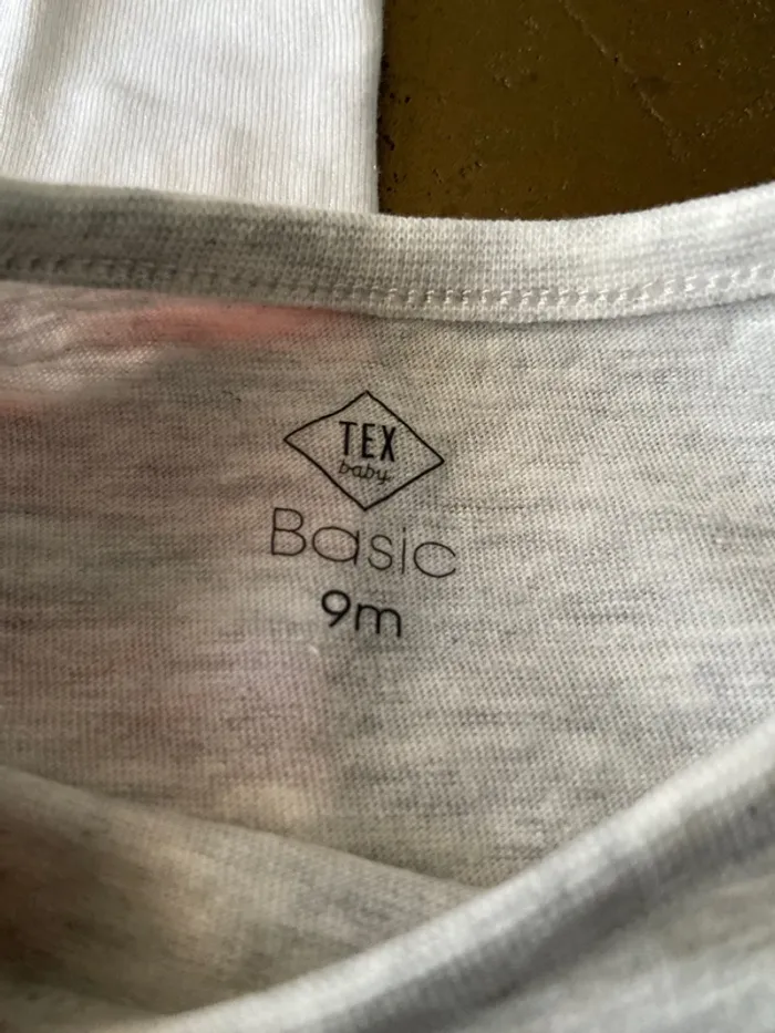 Lot de 4 t-shirt 9 mois été - photo numéro 3