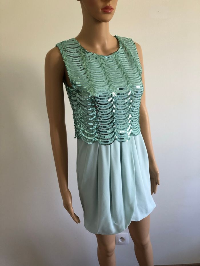 Robe verte neuve avec sequins TFNC London taille unique (taille petit) - photo numéro 2