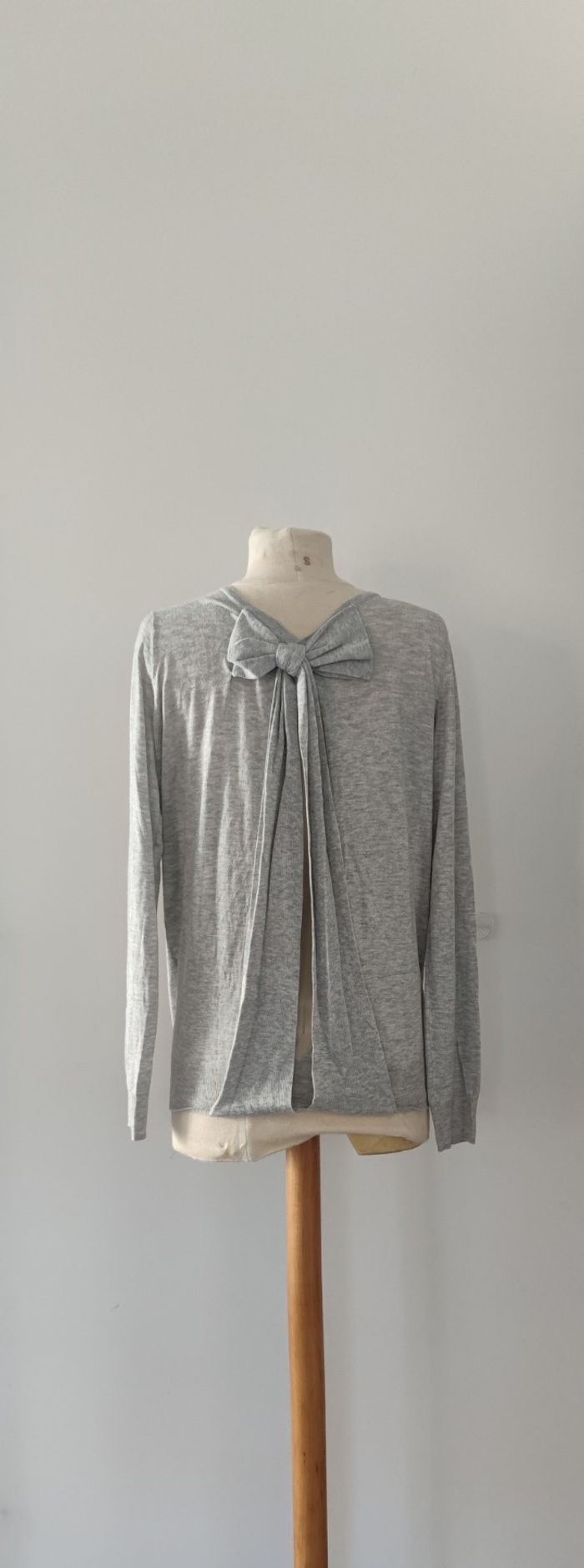 Pull manche longue Kaporal gris Taille S femme, très bon état - photo numéro 2