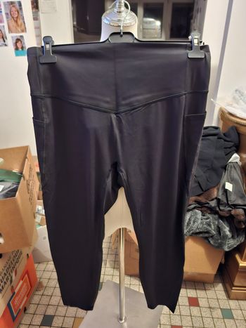 (Y)Legging noir pour le sport femme neuf  taille 44 marque halara prix 10 euro