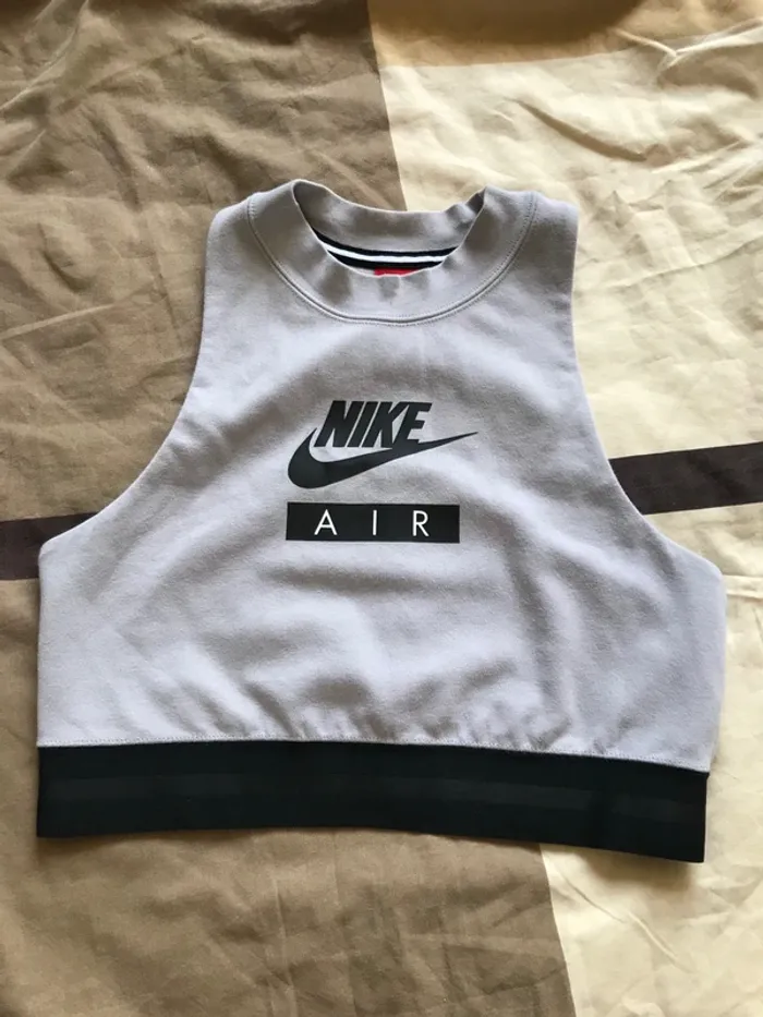 Brassière Nike couleur taupe