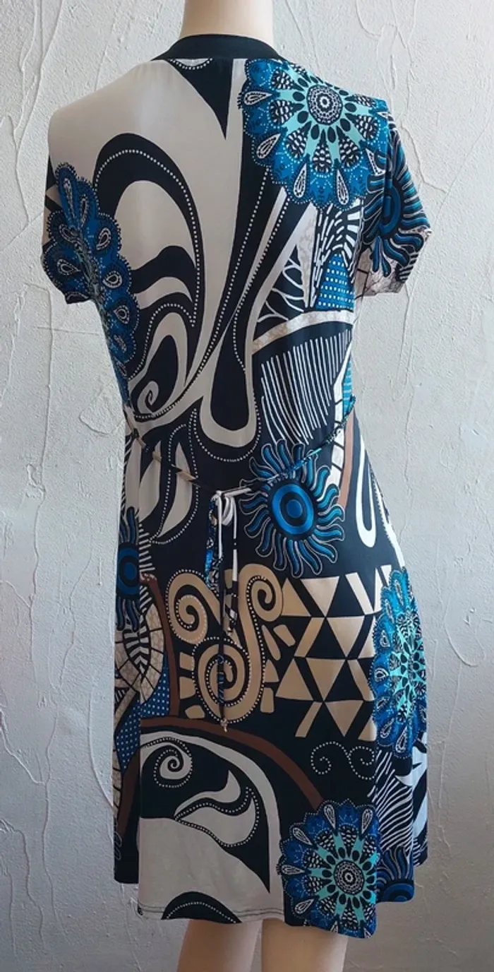 Robe légère imprimé graphique décolleté drapé – Taille 2 - photo numéro 5