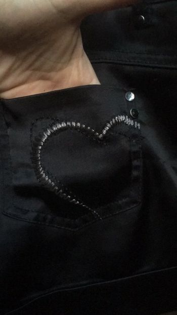 Joli short noir satiné