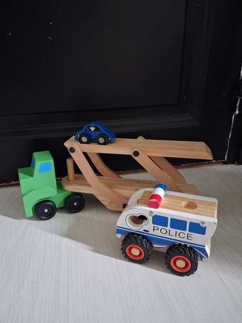 Véhicules en bois