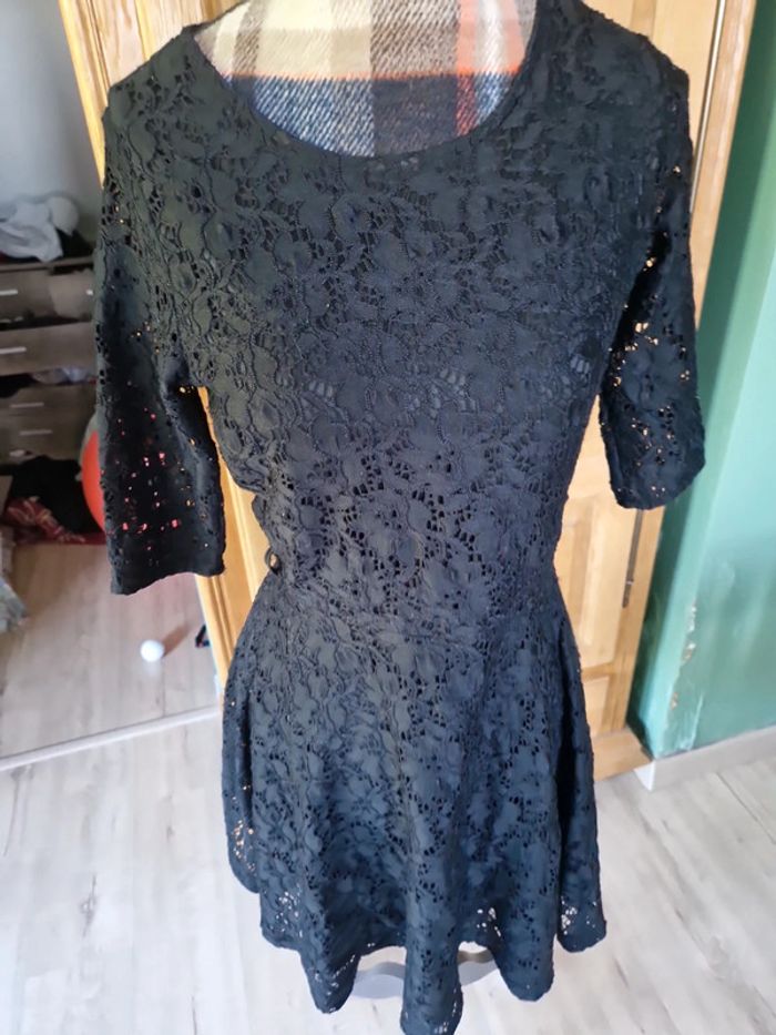 Jolie robe dentelle guipure river island taille 12 - photo numéro 3