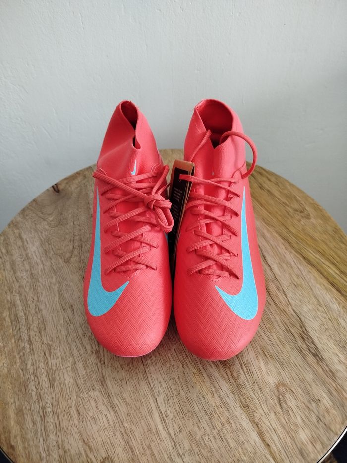 Crampons Nike T 37,5 - photo numéro 5