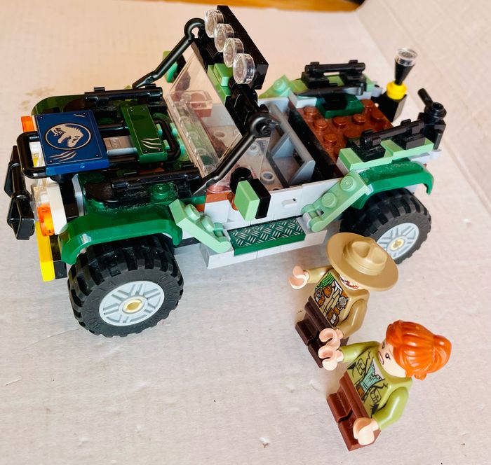 Lego - Jeep set 75935 - baryonix - photo numéro 4