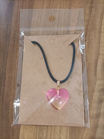 Collier neuf coeur rose /rose cordon cuir