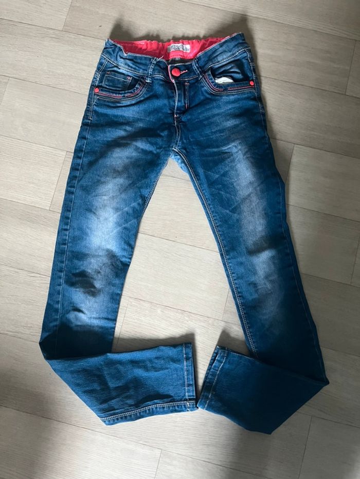 Très beau jean pour petite fille