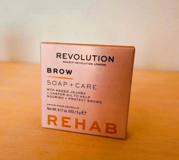 🪷 Fixateur pour les sourcils - Révolution ✨