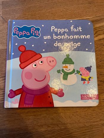 Livre cartonné Peppa Pig Peppa fait un bonhomme de neige