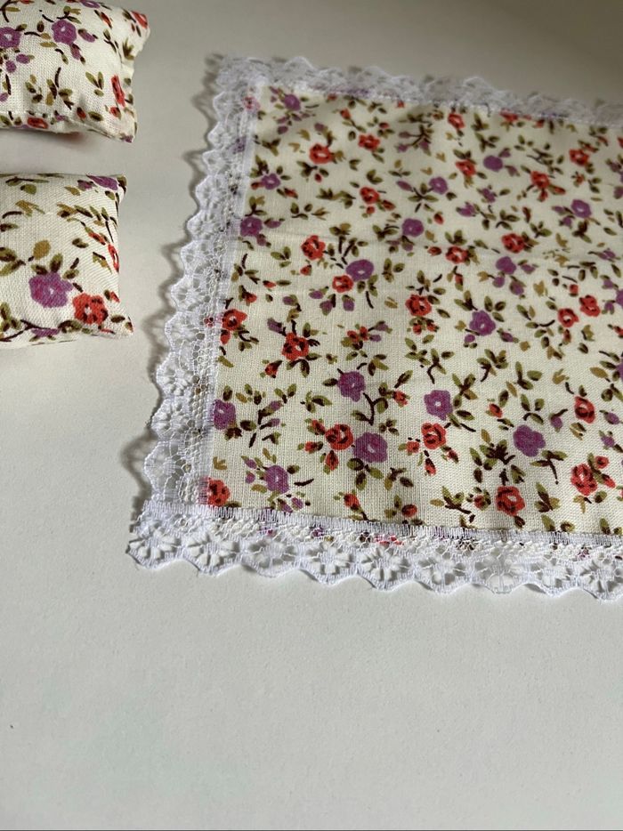 Ensemble tapis et coussins pour barbie Neuf - photo numéro 2