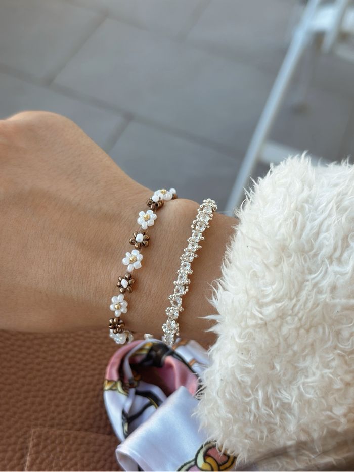 Bracelets fleurs marron et blanc 🤎 - photo numéro 2