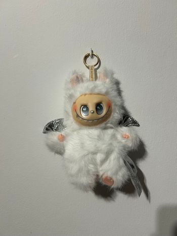 Labubu zimomo blanc et argent 20 cm