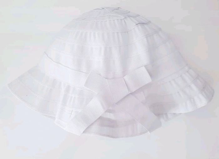Chapeau blanc avec petit noeud 🎀