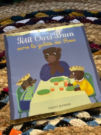 Petit ours brun aime la galette des rois
