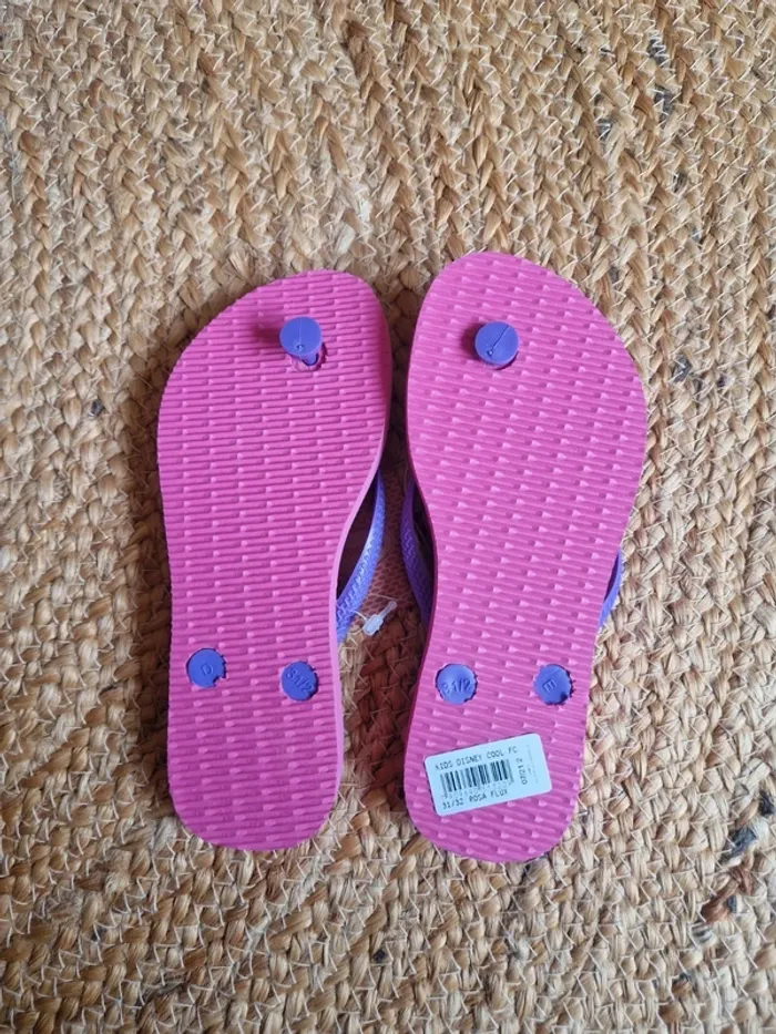 Neuf jolie paire de tong havaianas motif minnie pointure 33 - photo numéro 4