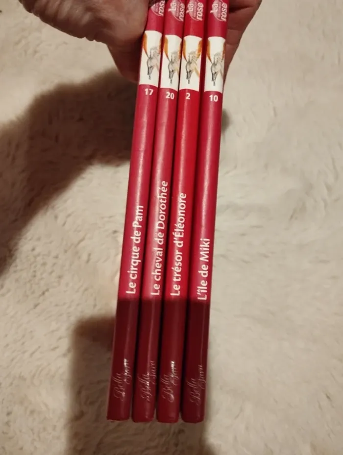 Lot de 4 livres Bella Sarah le monde des chevaux magiques bibliothèque Rose - photo numéro 3