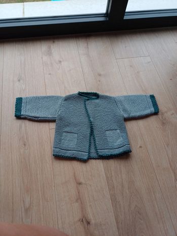 Veste tricoté à la main. 12m