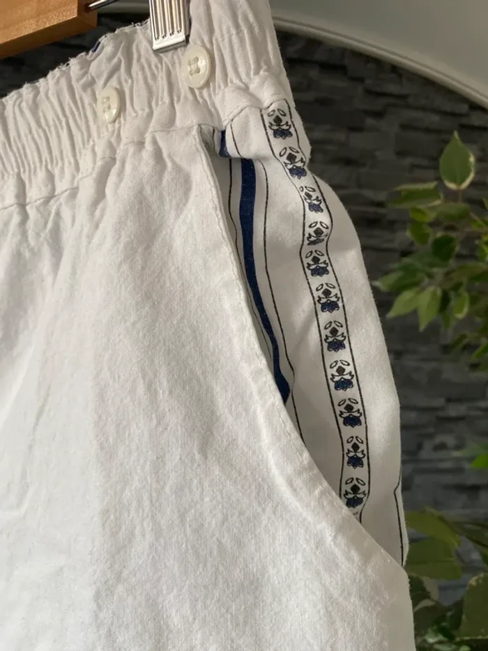 💙🤍Short blanc et bleu marine léger – Taille 42 – Parfait pour l’été 💙🤍 - photo numéro 4