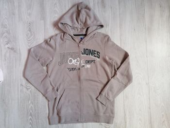 Sweat à capuche Jack&Jones 
Doublé polaire
Taille 16 ans
Neuf juste lavé