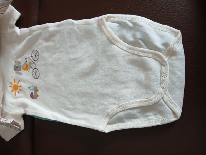 lot de trois bodies manches courtes garcon 18 mois - photo numéro 3