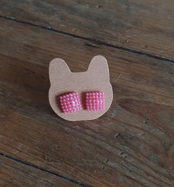 Boucles d'oreilles carrées roses et diamants brillants