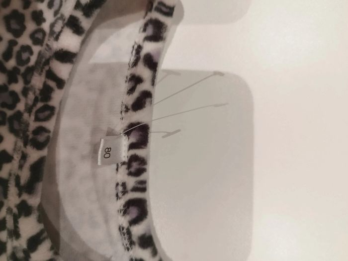 Robe velours motif léopard, neuve - photo numéro 3