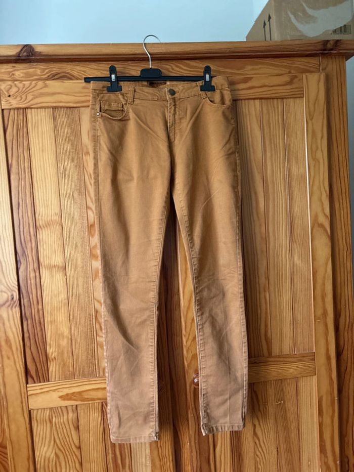 Jean femme 38 ligne à suivre