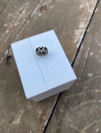 Perle bracelet ou collier Mickey