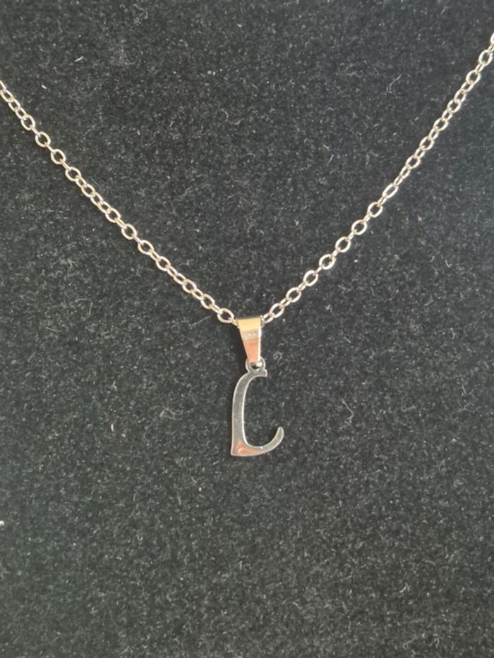 Jolie collier initiale L