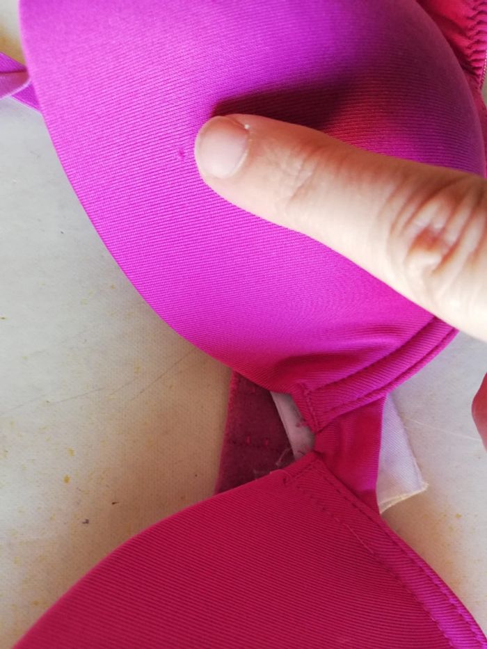 Soutien-gorge Armatures + coques. T. 90 B. Rose Fuschia. 3 Suisses. - photo numéro 7