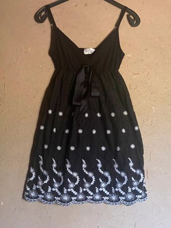 Robe noire et blanche très mini