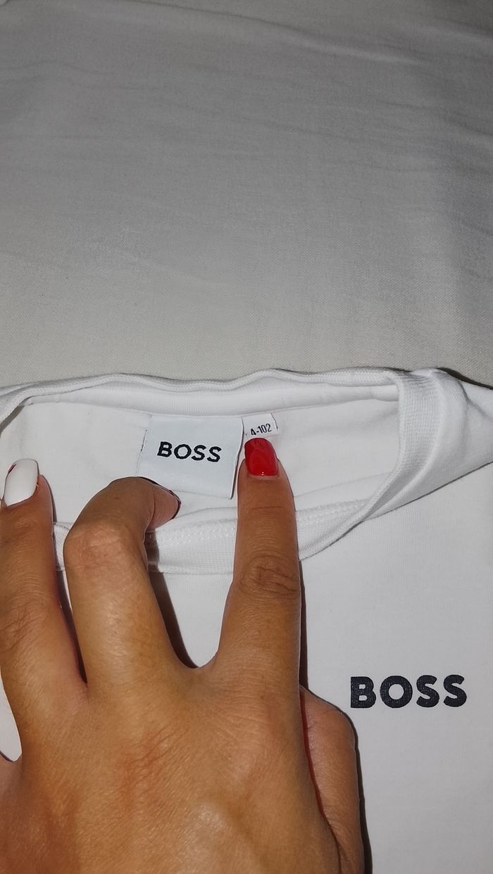 Tee shirt manches courtes boss blanc taile 4 ans - photo numéro 4