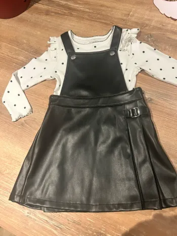 Ensemble robe simili cuir noir et tee shirt manches longues 3-4 ans