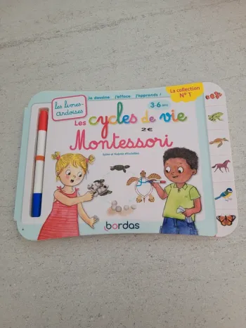 Livre ardoise les cycles de vie Montessori