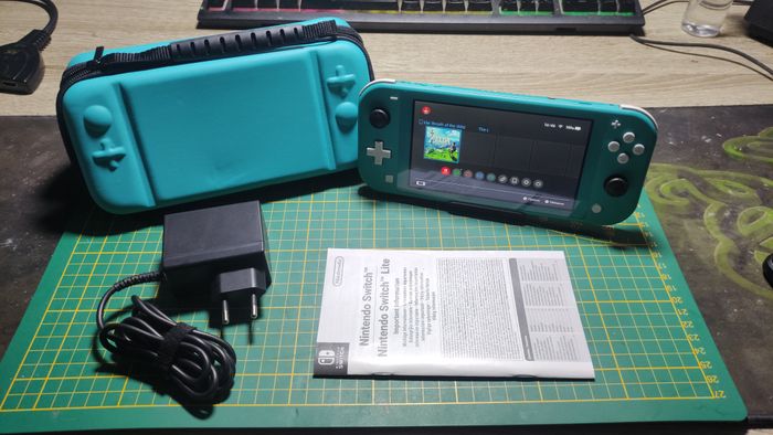 Nintendo Switch Lite Turquoise - Très bon état