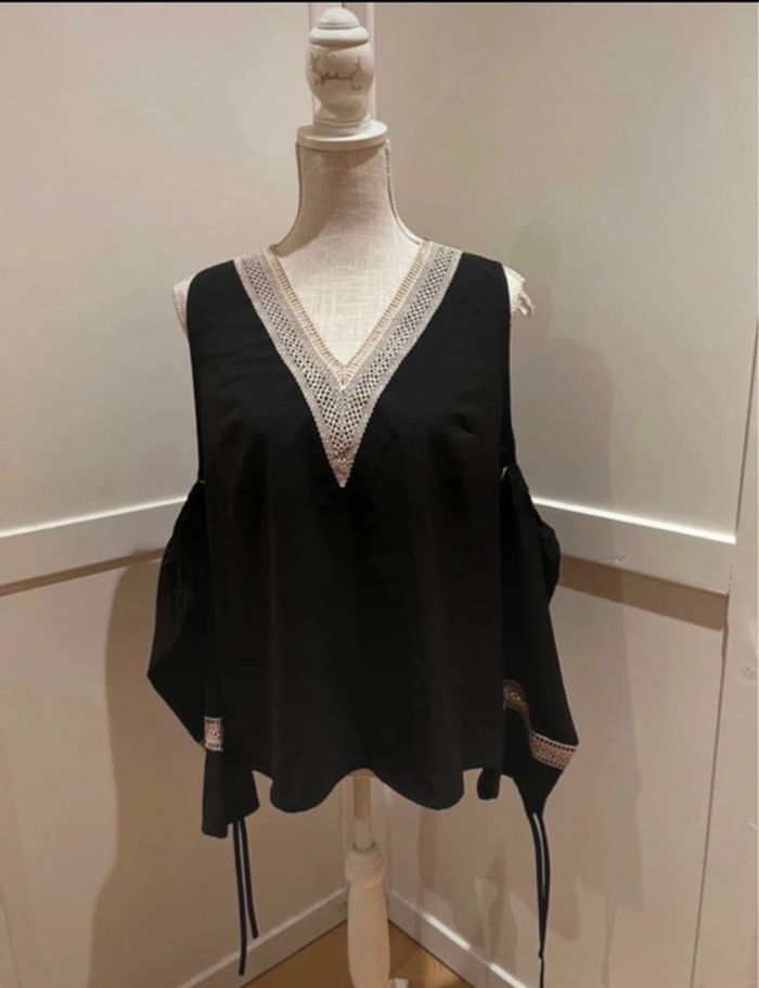 Blouse shein taille xl 44 noir et or épaules Dénudées - photo numéro 2