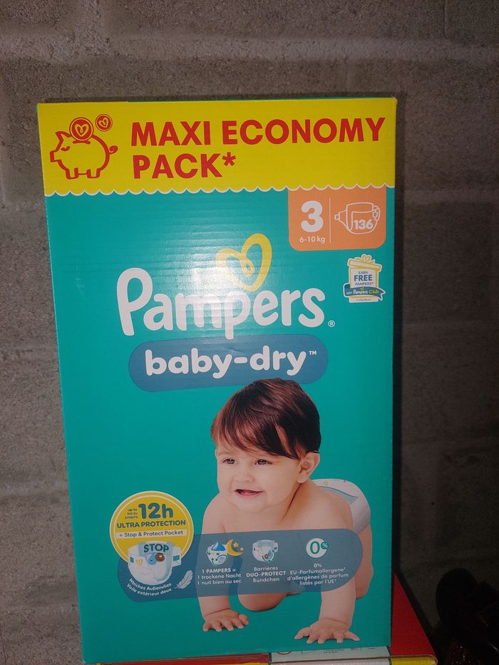 Couches pampers baby dry taille 3 neuve