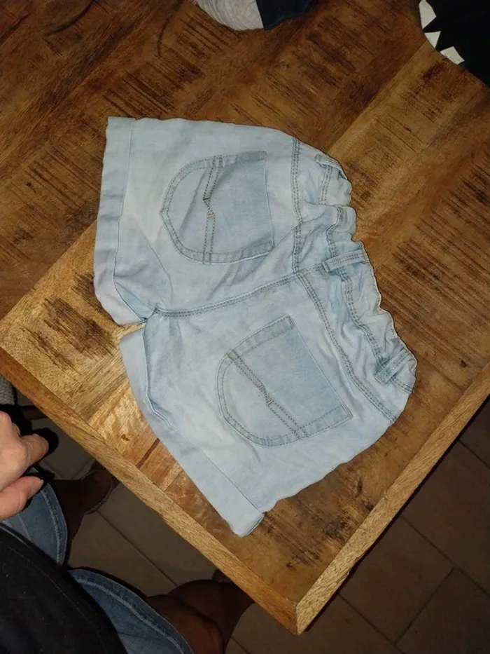 Short tape à l'œil 9 ans - photo numéro 2